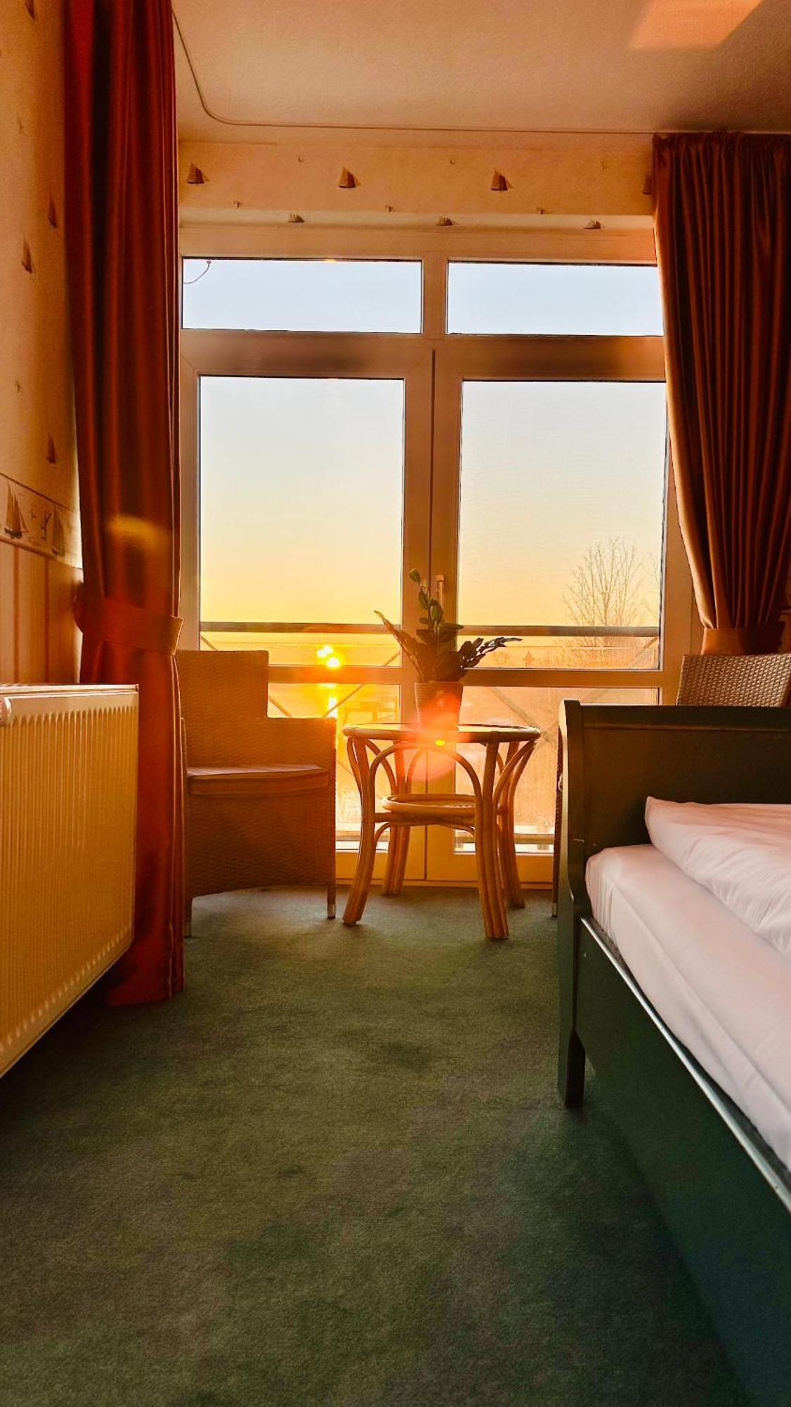 Gaestehaus Weserblick Am Weser-Sandstrand Berne Extérieur photo