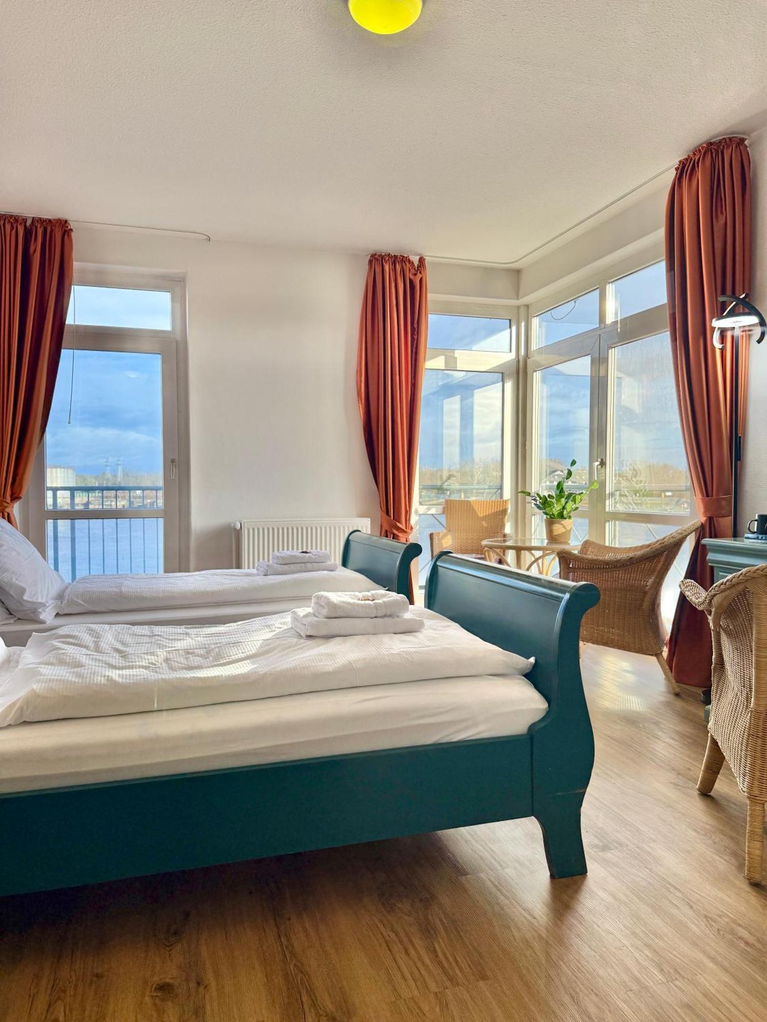 Gaestehaus Weserblick Am Weser-Sandstrand Berne Extérieur photo