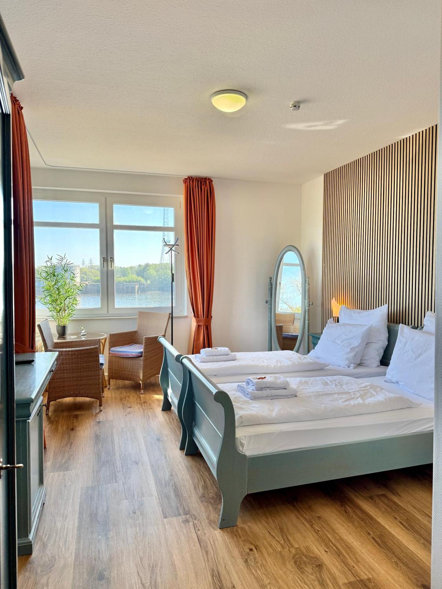 Gaestehaus Weserblick Am Weser-Sandstrand Berne Extérieur photo